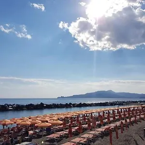Appartamento Silenzioso Comodo Alle Spiagge E Stazione Ferroviaria, Lavagna