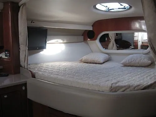 Botel Freedom Boat In Lavagna Marine Apartment