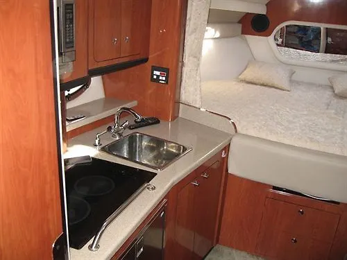 Freedom Boat In Lavagna Marine Apartment Botel